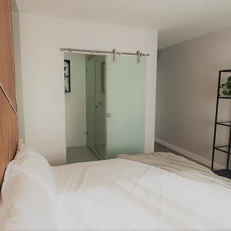 Appartement Airport Earth - Self Check-in